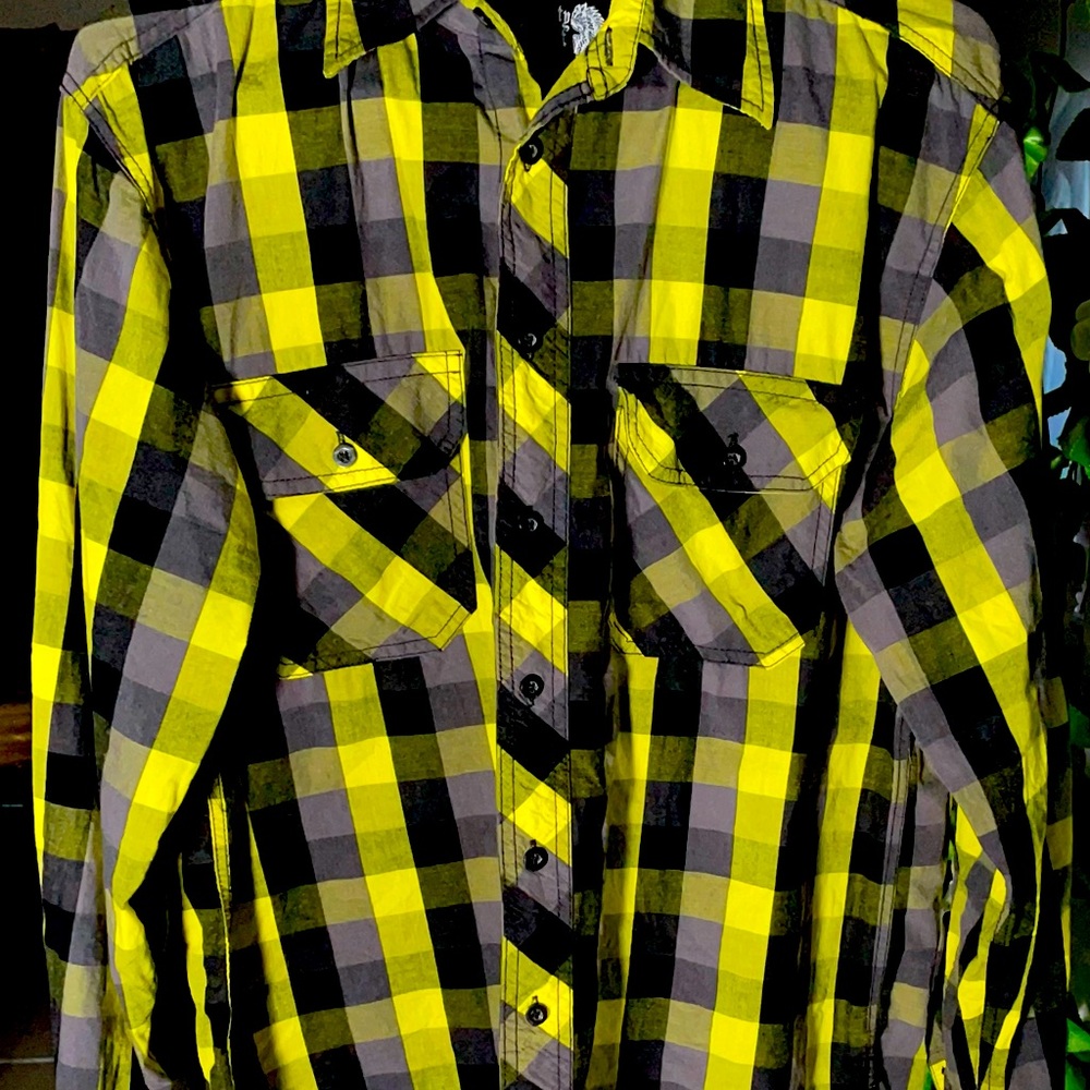A Nice  Men’s  Shirt  Like New Small Size.